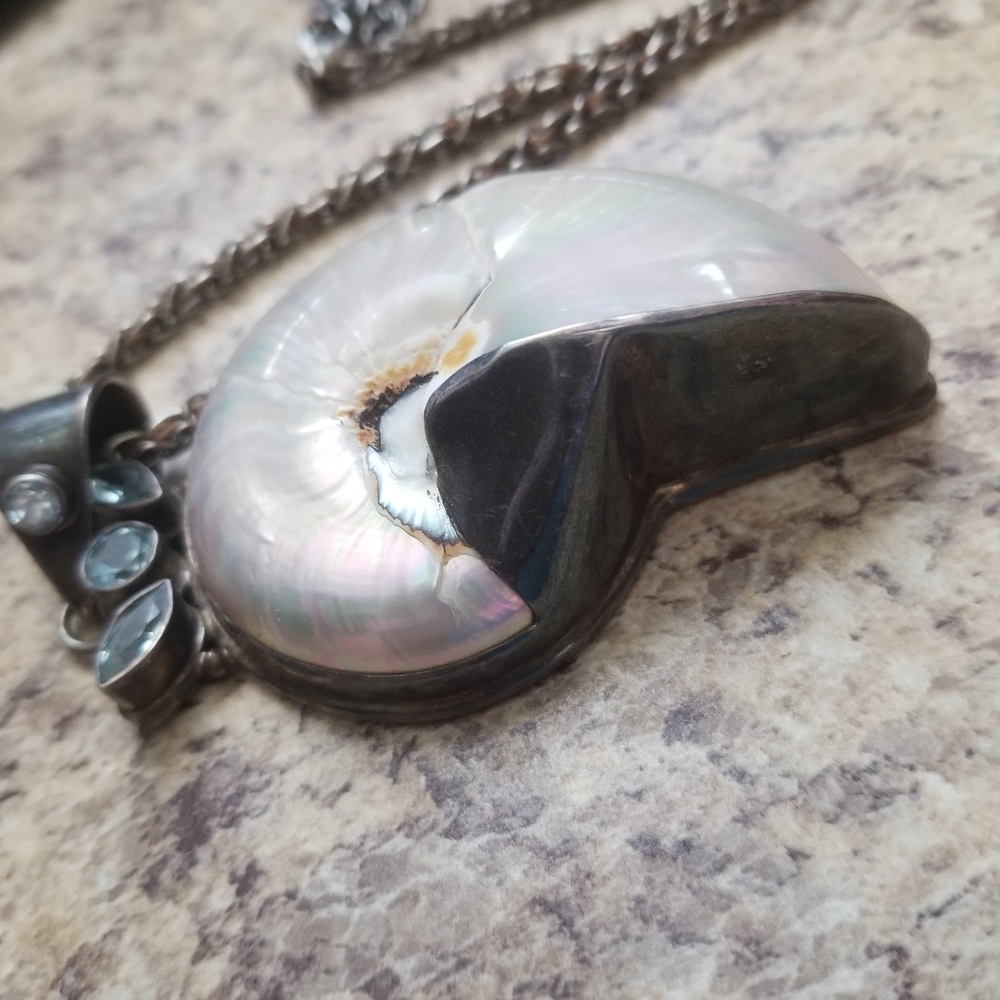 Witch Shell Necklace - Picture 6 of 10